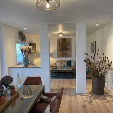 *neu* Extravagantes Eifelhaus Am Nuerburgring Mannebach (Vulkaneifel)