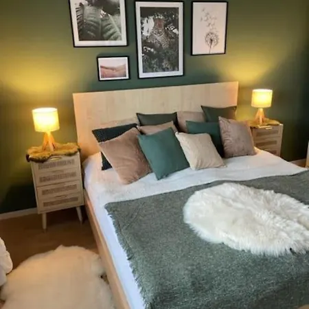 *neu* Extravagantes Eifelhaus Am Nuerburgring * Mannebach (Vulkaneifel)