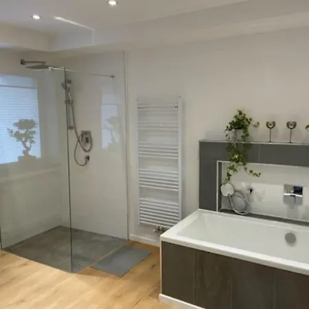 *neu* Extravagantes Eifelhaus Am Nuerburgring * Mannebach (Vulkaneifel)