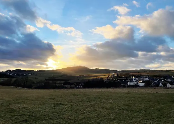 Holiday home *neu* Extravagantes Eifelhaus Am Nuerburgring Mannebach (Vulkaneifel)