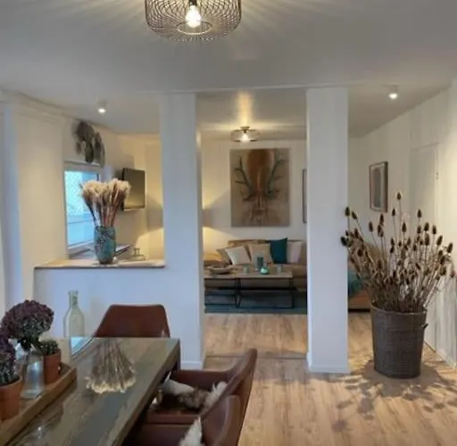 *neu* Extravagantes Eifelhaus Am Nuerburgring Mannebach (Vulkaneifel)