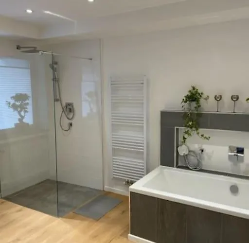 *neu* Extravagantes Eifelhaus Am Nuerburgring * Mannebach (Vulkaneifel)