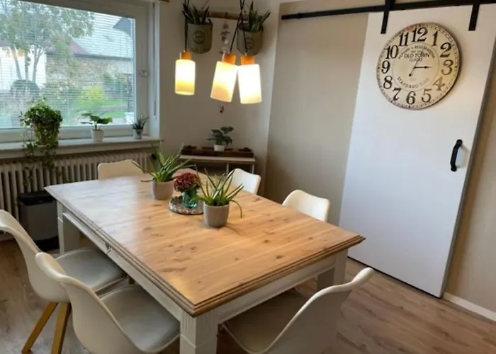 *neu* Extravagantes Eifelhaus Am Nuerburgring * Mannebach (Vulkaneifel)